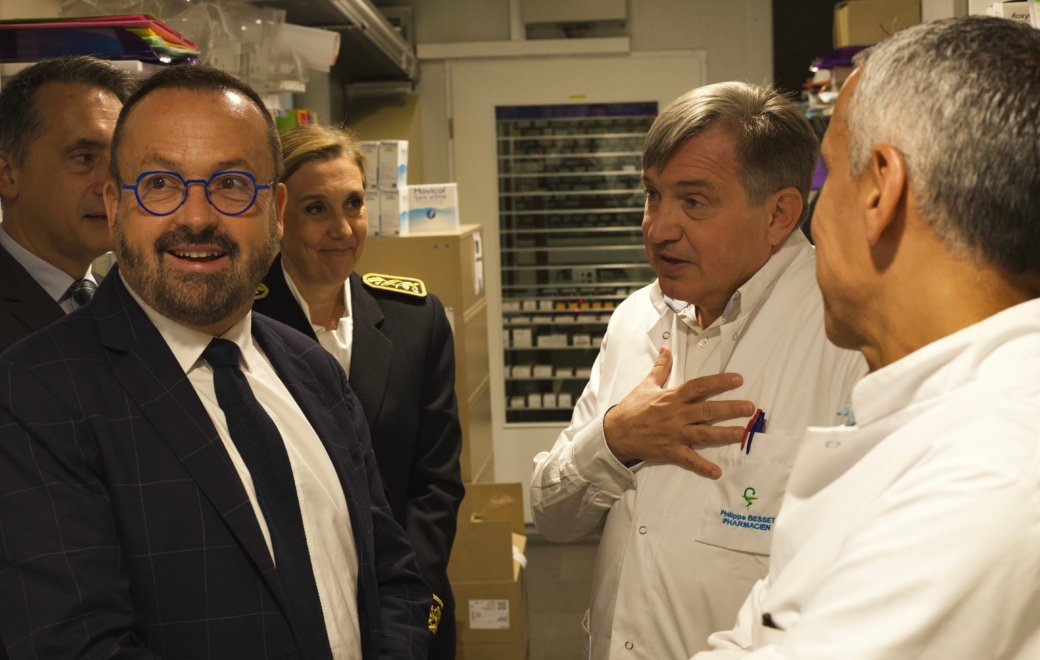 Halte aux passe-droits accordés aux laboratoires : dans son officine, Philippe Besset met le ministre de la Santé face aux réalités du comptoir