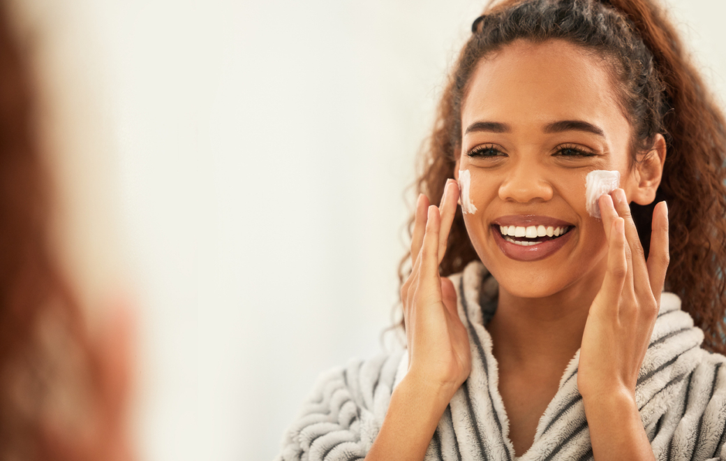 De la ruche à la peau : le succès des actifs apicoles en dermocosmétique