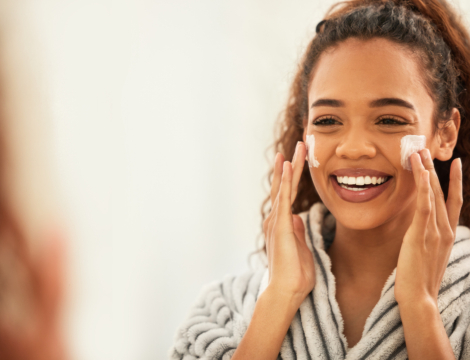 De la ruche à la peau : le succès des actifs apicoles en dermocosmétique