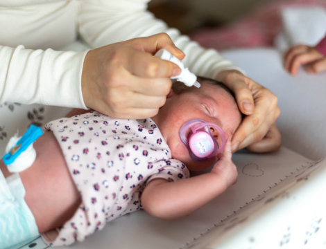 Fin d’Atropine 0,3 % : l’ANSM recommande la prudence avec le dosage à 0,5 %