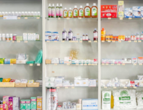 Comment est établie la liste des médicaments de médication officinale par l’ANSM ?