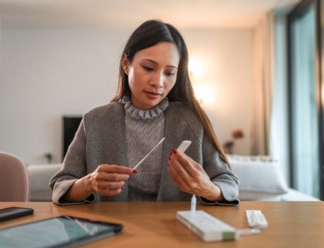 Épidémie de Covid-19 : les pharmaciens auront-ils assez d’autotests ?