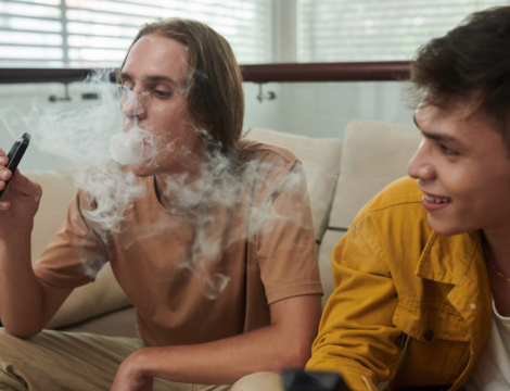 Epidémie mondiale de vapotage : 15 millions d’adolescents concernés selon l’OMS