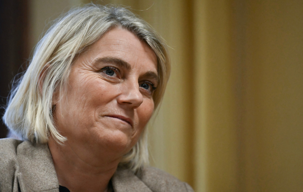 Code de déontologie, études de pharma, génériques… la ministre de la Santé assume