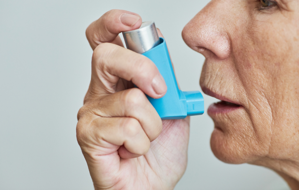 Dispositifs d’inhalation : les conseils essentiels à souffler au patient