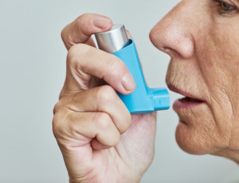 Dispositifs d’inhalation : les conseils essentiels à souffler au patient