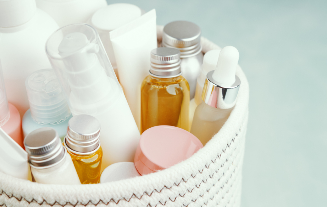 Moins de cosmétiques, moins de polluants chimiques : un effet rapide démontré