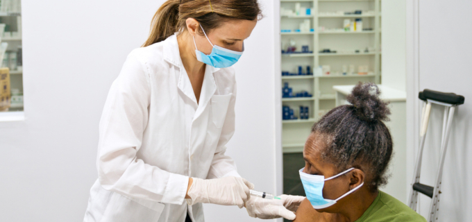 Vaccination, bilans : ces missions qui peuvent rapporter jusqu’à 6 800 € par an à l’officine